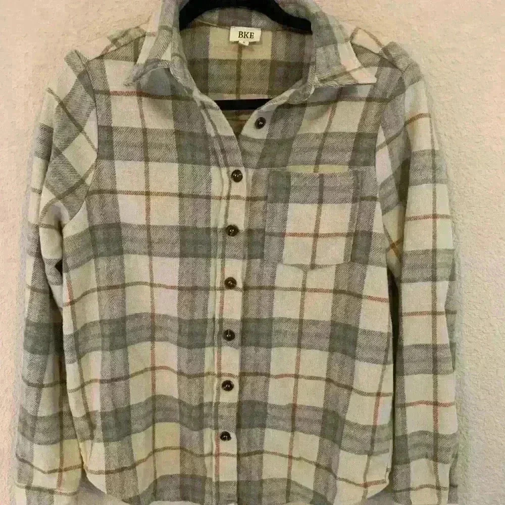 Buckle cream, tan and grey shacket size small